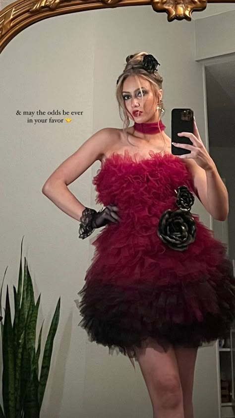 Hannah Harrell Halloween, The Capitol Hunger Games Fashion, Panem Capitol Fashion, Hannah Harrell Dress, Capital Hunger Games Fashion, Effie Hunger Games Costume, Capitol Costumes Hunger Games, Hunger Games Costume Design, Effie Halloween Costume