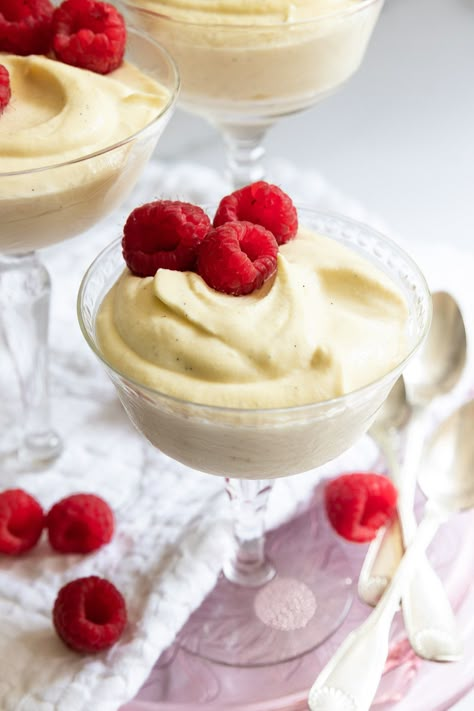 Classic French Vanilla Mousse - Good Things Baking Co White Chocolate Mousse Recipe, 2 Ingredient Desserts, Vanilla Mousse, Pudding Mousse, White Chocolate Mousse, Australia Food, Mousse Recipes, Dessert Ingredients, 2 Ingredient