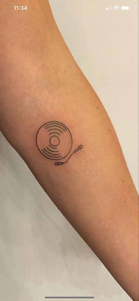 Vinyl record tattoo Tiny Line Art Tattoo, Person Tattoo Outline, Doodle Patchwork Tattoo, Patchwork Tattoo Ideas Aesthetic, Turning Page Tattoo, Small Vinyl Record Tattoo, Grafic Tattoos, Cool Edgy Tattoos, Classic Rock Tattoo Ideas