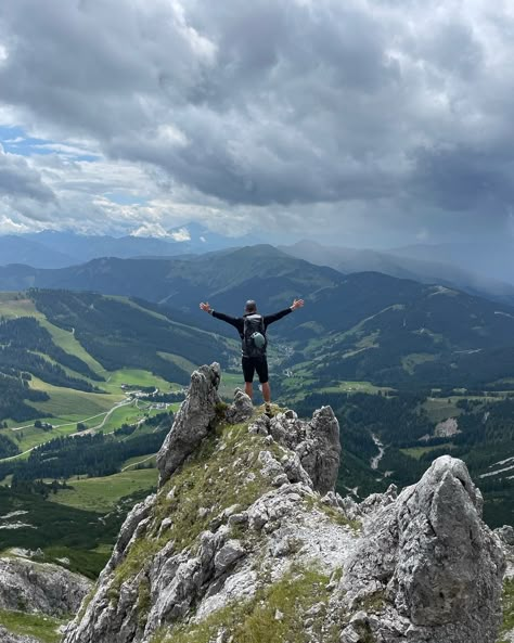 📍a post dedicated to all you adventurous souls 🥾🎒🧦 ——— #crewsocks #muoclothing #muosocks #hikingadventures #mountainclimbing #climbers #adventure #activelifestyle #sockstyle #climbing #mountainlife Imagery Activities, Tobias Rhodes, Rock Climbing Aesthetic, Devney Perry, Mountain Aesthetic, Pics Poses, People Aesthetic, Vision Board Pics, Hobbies For Men