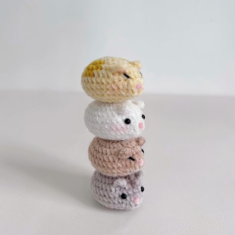 Hamster Plush Pattern, No Sew Mini Amigurumi, Mini Animals Crochet, Crocette Ideas, Crochet Hamster Pattern Free, Crochet No Sew Pattern, Mini Crochet Plushies, Mini Crochet Keychain, Mini Crochet Ideas