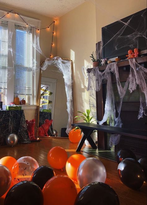 Cute Spooky Party Ideas, Trendy Halloween Party Decor, Halloween Party Hallway Decor, Halloween Party College Decoration, Halloween Birthday Ideas For Adults, Halloween 21st Bday Party, Spooky Bday Party, Halloween Party Aesthetic Costume, Cheap Diy Halloween Party Decorations