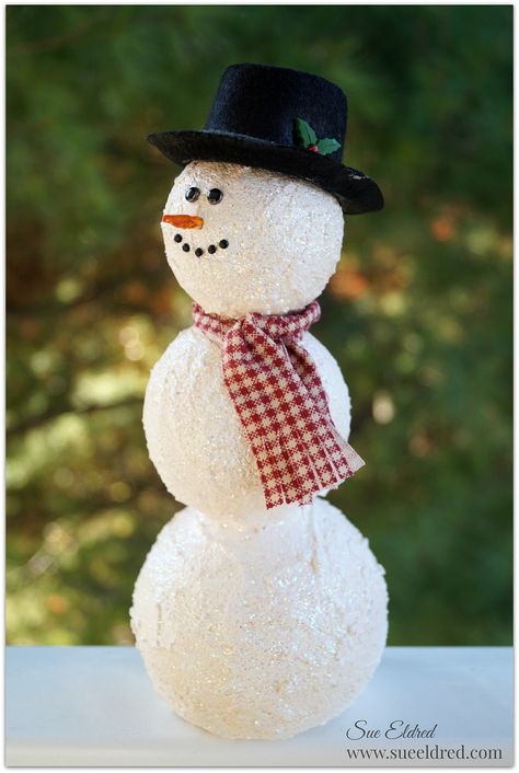 Make a Styrofoam Snowman (I'd choose larger size balls for the middle and base. I'd also reshape all three somewhat for a more natural look and to help them fit together better.) Foam Snowman, Cars Bentley, Snowman Diy, Snowman Ideas, Snowmen Crafts, Cute Snowmen, Snow Ornaments, Senior Center, Snowflake Wreath