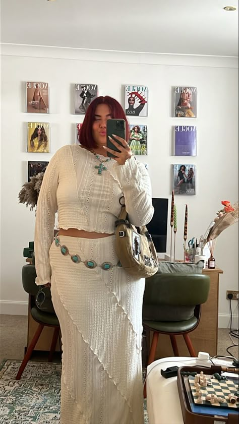 Boho Chain Belt Outfit, Vintage Chain Belt Outfit, White Gauze Skirt Outfit, Festival Outfit Long Skirt, White Skirt Outfit Boho, Long White Skirt Festival Outfit, Whimsical Skirt Outfit, Midsize Coachella Outfit, Pearl Belt Outfit