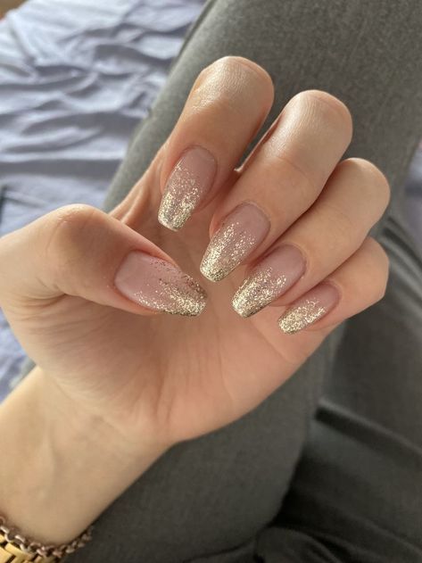 Wedding Nails For Bride Gold Glitter, Gold Nails For Homecoming, Classy Glittery Nails, Gel X Nails Almond Neutral, Pretty Champagne Nails, Acrylic Nails Ideas Gold, Classy Gold Nails Acrylic, Glitter Nails For Wedding, Gold Based Nails