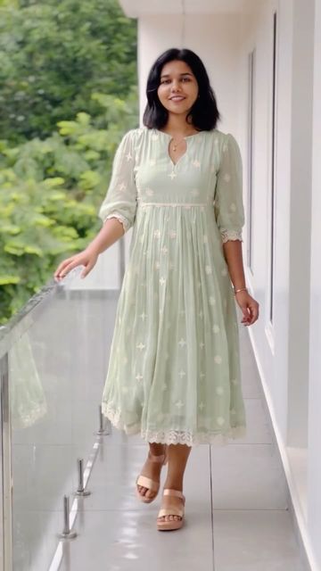 Teenage Frocks Designs, Simple Dress Stitching Ideas, Chanderi Dress Designs, Frock Models For Teenagers, Cute Frocks For Teenagers, Cotton Dress Material Stitching Designs, Indian Frock Design, Unique Kurta Designs Women, New Model Frock Design