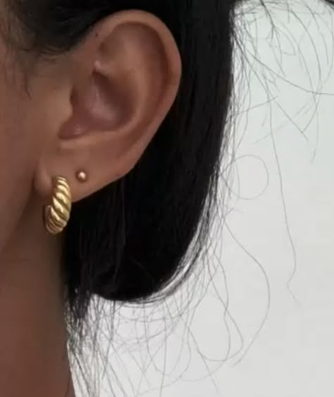 2nd Ear Percinings, Double Pierced Ears Ideas, Gold Hoop Earrings 2 Piercings, 2 Peircings Women, Double Lobe Earrings, Earrings Double Lobe, Gold Double Lobe Piercing, 3 Piercings Ear Lobe Gold, Lobe Piercing Double