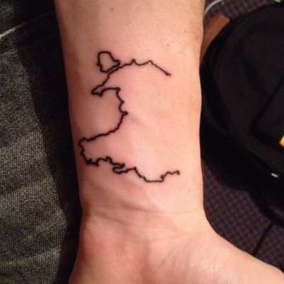 Wales tattoo, done by Lee Hadfield at Swansea Tattoo Co. Wales Tattoo, Lfc Tattoo, Welsh Tattoo, J Tattoo, Simple Tattoos For Guys, Map Tattoos, City Tattoo, Swansea City, Red Ink Tattoos