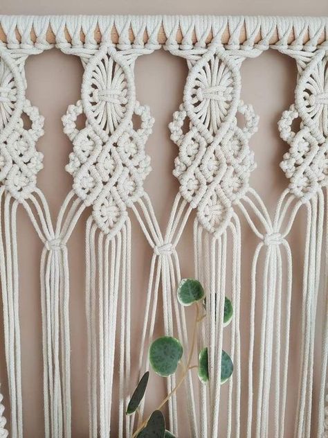 Macrame Wedding Decor, Simpul Makrame, Decorative Crochet, Pola Macrame, Plant Hanger Macrame, Crochet Macrame, Free Macrame Patterns, Macrame Plant Hanger Tutorial, Macrame Plant Hanger Patterns