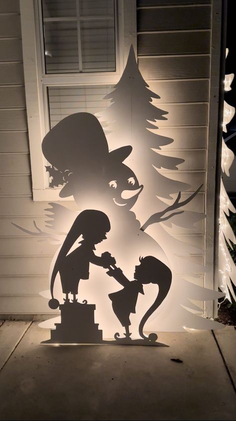 Diy Silhouette, Silhouette Decor, Christmas Yard Art, Christmas Homescreen, Dremel Tool, Christmas Yard Decorations, Silhouette Christmas, Christmas Decorations Diy Outdoor, Christmas Wood Crafts