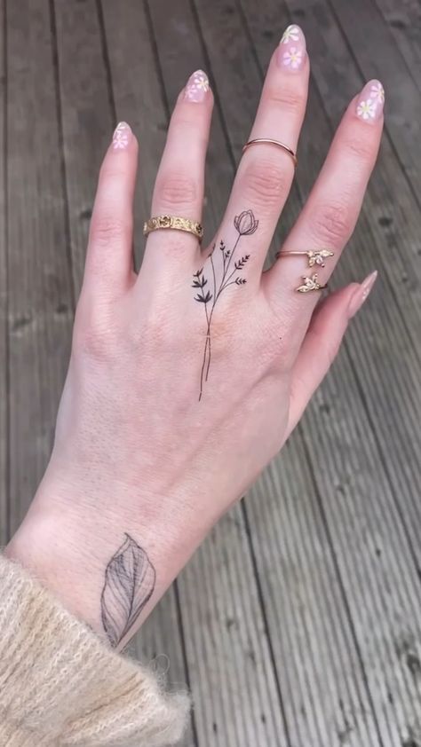 bunami.ink on Instagram: It will never be enough - never ever 💜 find all my temporary tattoos in my online shop (link in bio) 🥰 worldwide shipping ✨ . .… Floral Finger Tattoos For Women, Flower Tattoo Finger, Finger Tattoos Flower, Floral Finger Tattoo, Flower Finger Tattoo, Bird Hand Tattoo, Flower Finger Tattoos, Feminine Shoulder Tattoos, Thumb Tattoos