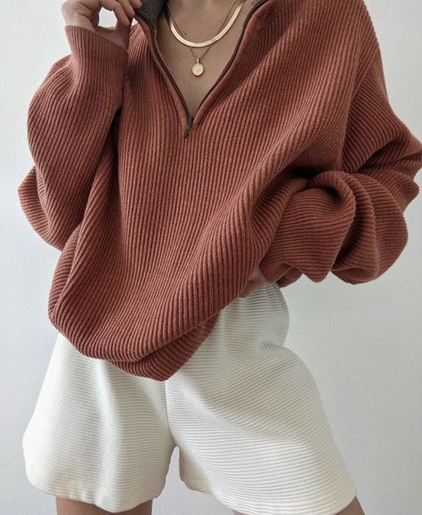 Creme Sweater Outfit, Neutral Sweater, Cozy Season, Cozy Outfit, Look Vintage, Everyday Bag, Fall Winter Outfits, Minimal Fashion, Outfits Casuales