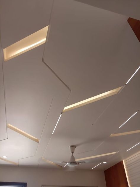 Ceiling Design Living Room 2023, Fiber Sheet Celling Design, Office Ceiling Design Modern Simple, Strip Lighting Ceiling, Ceiling 2023, Cornice Ceiling, Exposed Beams Ceiling, Gypsum Ceiling Design, Simple Ceiling Design