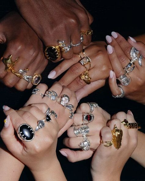 Maria Nilsdotter on Instagram: "Enter a world of magical creatures, enchanting pearls & precious armour" Jewellery Content, Y2k Rings, Y2k Jewelry, Dope Jewelry, Chunky Jewelry, Chunky Rings, Funky Jewelry, Jewelry Lookbook, Stacked Jewelry