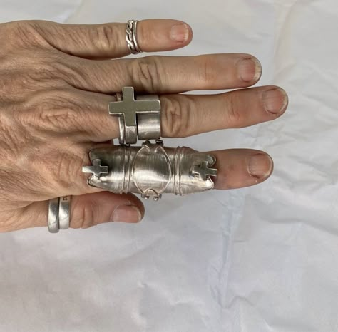 Knuckle Ring, Joan Of Arc, Dope Jewelry, Funky Jewelry, Jewelry Lookbook, Ring Color, Ann Demeulemeester, Dream Jewelry, Jewelry Inspo