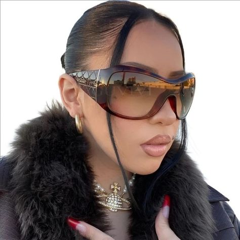 Shading out the glare, but never dimming the style. 😎 #SunglassesSeason * Link in Bio Free shipping on purchases of $49 💞SHARE #sunglasses #shades #busy #moms #practical #comfortable #stylish #cuteclothes #shoppingspree #outfitideas #lifestylefashion #lookbeautiful #streetstyleinspo #accessoriesoftheday #onlineshoppingspree #stylishlook #stylishaccessories #clothingboutique #clothesshopping #outfitinspirations #solangezseven #space #fashionanthusiast #photooftheday #traveladdiction #motivat... 2000s Sunglasses, Dark Academia Preppy, Ripped Jeans Style, Aesthetic Clothing Stores, Coquette Fashion, E Boy, Y2k Aesthetic Outfits, Fashion Revolution, Shield Sunglasses