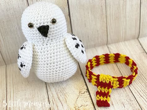 Best Friends Crafts, Crochet Pattern Harry Potter, Edwige Harry Potter, Owl Crochet Pattern Free, Owl Crochet Pattern, Cross Stitch Harry Potter, Friends Crafts, Gryffindor Scarf, Elephant Amigurumi