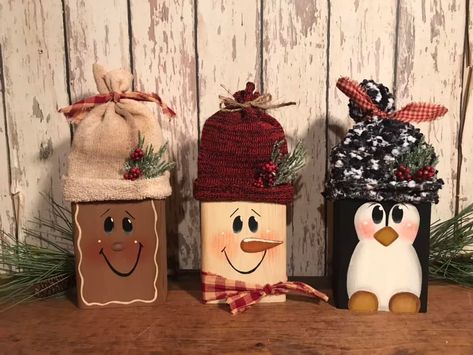 Primitive Winter Decor, 2x4 Crafts, Christmas Blocks, Wooden Christmas Crafts, Snowman Decor, Tier Tray Decor, Christmas And Winter, Shelf Sitters, Christmas Signs Wood