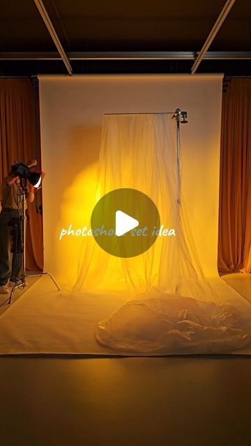 Hana Road Studios on Instagram: "Photoshoot set idea 📷 and a little bit of ASMR ✨
.
#hanaroadstudios #photoshootideas #photoideas #photographyideas #lightsetup #photoset" Diy Photoshoot Setup At Home, Photo Shoot Set Up Studio Setup, Studio Props Photoshoot, Background Ideas For Photoshoot At Home, Diy Filming Backdrop, Product Photography Backdrops Diy, Photoshoot Props Ideas, Studio Photography Ideas Decoration, Prop Ideas For Photoshoot