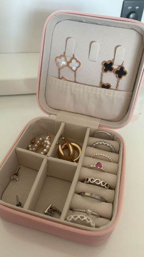 Leather Jewelry Box, Travel Jewelry Case, Bridal Party Gifts, Girly Jewelry, Traditional Jewelry, Travel Jewelry, Dream Jewelry, Jewelry Case, Elegant Jewelry