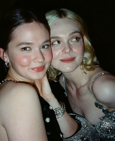 #NEW: Elle and Cailee Spaeny at Cartier’s post-Met Gala party. photo by: @sofiacoppola #ElleFanning/@ElleFanning #CaileeSpaeny Cailee Spaeny, Sofia Coppola, Face Card, Elle Fanning, Movie Star, Lady And Gentlemen, Look Alike, Divine Feminine, Pretty Woman