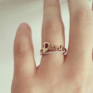 Customized Rings Name, Gold Ring Name Design, Ring Designs With Name, S Letter Ring Design, Gold Rings With Names, Engagement Rings Couple Gold With Name, Engagement Name Rings, Engagement Rings With Name, Alphabet Rings Gold