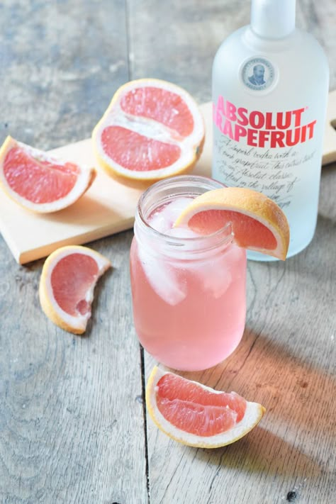 Grapefruit Juice Cocktail, Grapefruit Cocktail Recipes, Cafe Banner, Grapefruit Drink, Grapefruit Vodka, Citrus Drinks, Summer Vodka Cocktails, Grapefruit Cocktail, Low Carb Cocktails