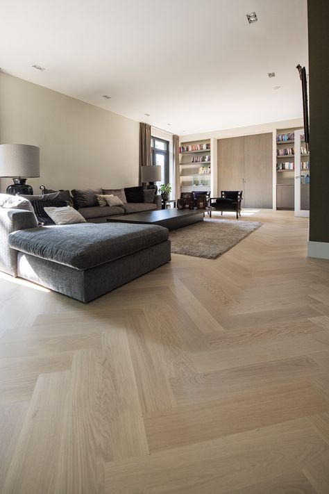 HOOG.design – Exclusive living inspirationModern herringbone floor in stylish interior - Wood Floor Design, Herringbone Wood Floor, Herringbone Wood, Herringbone Floor, Luxury Kitchen Design, Living Room Flooring, Decor Minimalist, Living Room Decor Apartment, Wood Flooring