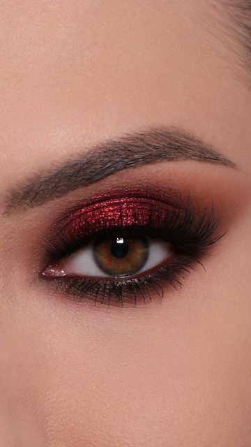 Simple Black And Red Makeup Looks, Masquerade Ball Makeup Eye Make Up, Black Red Eyeshadow, Red Black And Gold Makeup, Dark Red Prom Makeup, Red Theme Makeup, Red And Black Eye Makeup Simple, Simple Red And Black Makeup, Black Red Eye Makeup