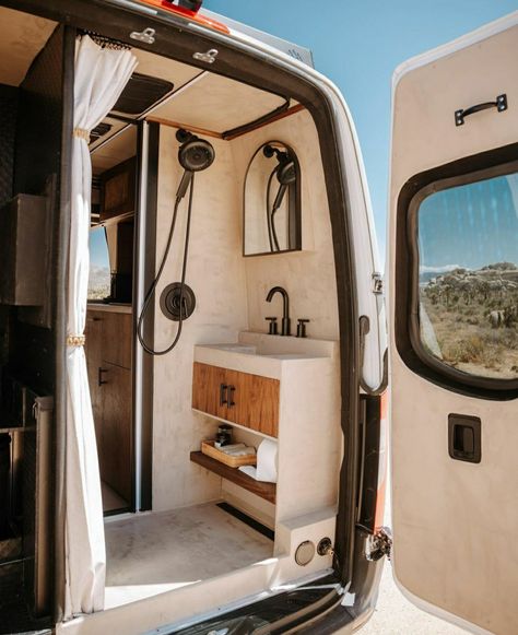 Bus Decor, Van Inspiration, Camper Interior Design, Tiny House Camper, Tiny House Luxury, Camper Van Life, Van House, Sprinter Van Conversion, Van Conversion Interior