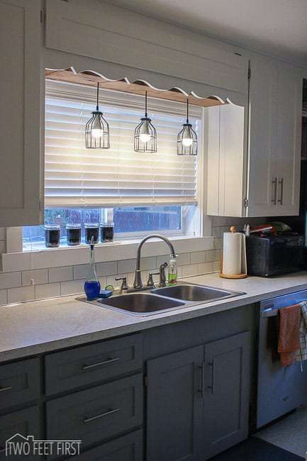 Are you looking for a pendant light but are having a hard time finding it? Here is the perfect industrial DIY Pendant Light. Lighting Over Sink, Sink Remodel, Sink Window, Over Kitchen Sink, Kitchen Sink Lighting, Best Kitchen Lighting, Kitchen Lighting Design, Kabinet Dapur, Kitchen Lighting Fixtures