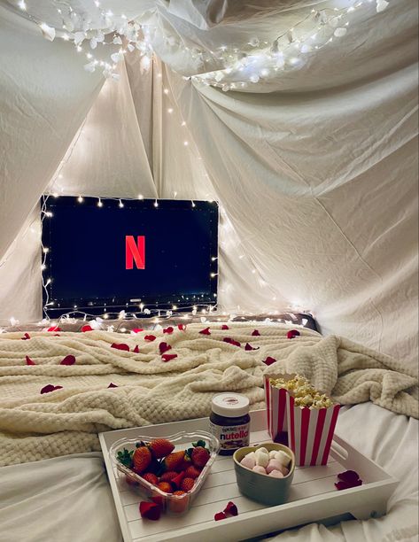 Romantic cute den love valentines day Cute Date Ideas At Home Creative, Bedroom Date Night Ideas Decor, Valentines Movie Night Romantic, Date Decoration Ideas Romantic, Christmas Couple Games, Valentine’s Day Movie Night, Romantic Bedroom Ideas For Date Night, Valentines Day Movie Night, Romantic Date Aesthetic