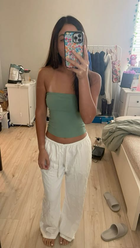 Basic White Girl Outfit Summer, White Girl Outfits Basic, Airplane Fits, Basic White Girl Aesthetic, Basic White Girl Outfit, White Girl Outfits, Outfit Inspo Casual, Trendy Summer Outfits, Basic Fits