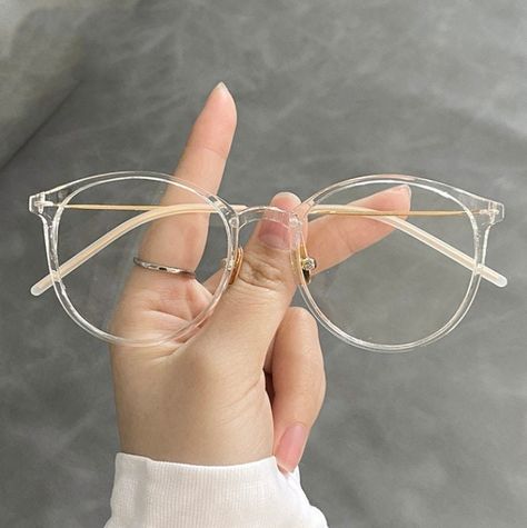 Clear Glasses Frames Women, Cute Glasses Frames, Glasses Frames Trendy, Classy Glasses, Fancy Glasses, Glasses Inspiration, Clear Glasses Frames, Glasses Trends, Metal Glasses