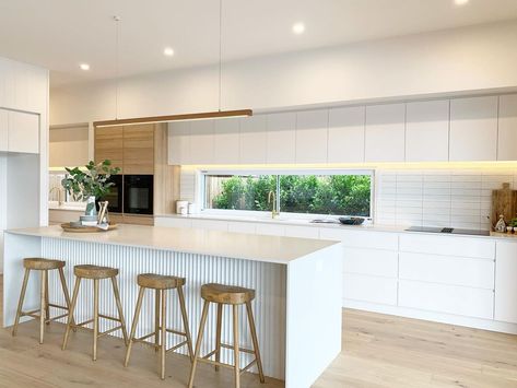 Modern Hamptons Kitchen, Modern Coastal Kitchen, Hamptons Kitchen, Coastal Kitchen Design, Kitchen Goals, Instagram Kitchen, Open Plan Kitchen Dining, Kitchen Redesign, Kitchen Interior Design Modern