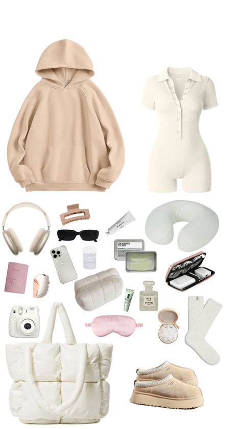 #airport #outfit #cozzy #flight Preppy Travel Essentials, Airport Essentials, Airport Bag, Preppy Travel, Airport Fits, Airport Outfit, Travel Essentials, Flight