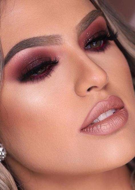 Bordo Makeup, Wine Colour Eye Makeup, Burgundy Smokey Eye Makeup, Maroon Smokey Eyes, Wine Eye Makeup, Mauve Eyeshadow Looks, Maroon And Black Eyeshadow, Burgundy And Black Eyeshadow, Maroon Smokey Eye Burgundy