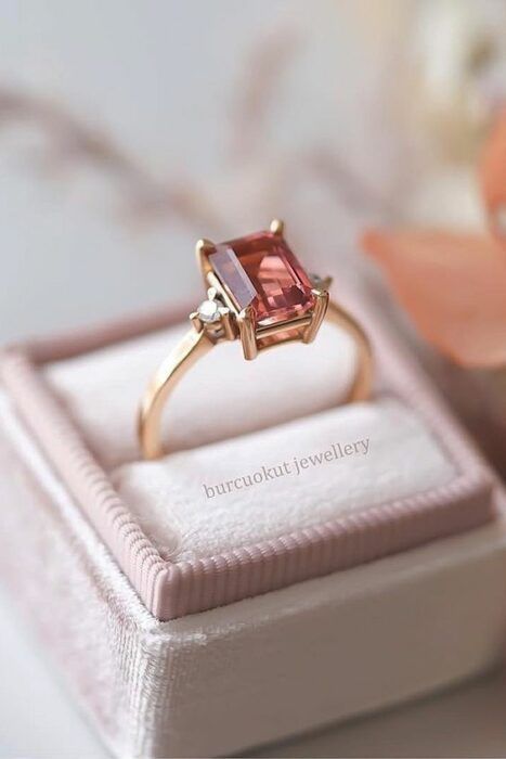 Rose Gold Solitaire Ring, Unique Diamond Engagement Rings, Cute Engagement Rings, Gold Solitaire Ring, Gold Rings Fashion, Gold Ring Designs, Diamond Jewelry Designs, Gold Fashion Necklace, Fancy Jewellery