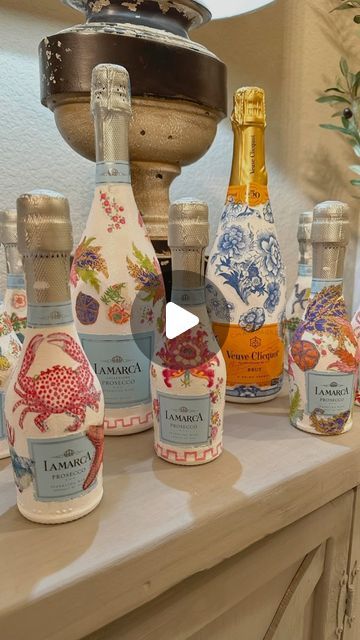 Decoupage Prosecco Bottles, Decoupage Wine Glasses, Paper Mache Wine Bottles, How To Decorate A Champagne Bottle, Mod Podge Champagne Bottle With Napkins, Modge Podge Champagne Bottle Napkins, Painting Prosecco Bottles, Napkin Wine Bottle Decoupage Ideas, How To Decorate A Wine Bottle