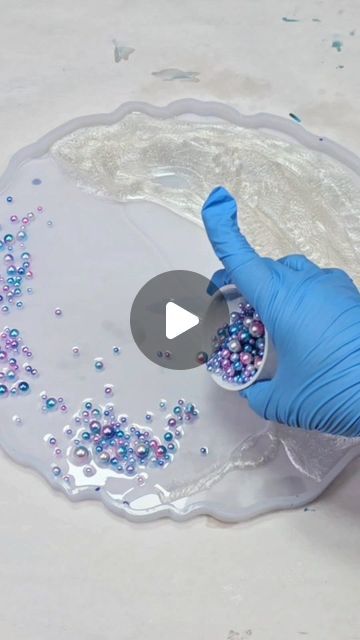 Resin Tray Designs, Resin Bowls Diy How To Make, Resin Trays Diy, Resin Trays Ideas, Resin Molds Ideas, Resin Tray Tutorial, Resins Ideas, Resin Wall Art Home Decor, Resin Coasters Ideas