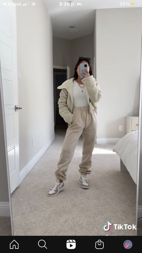 Khaki Sweatpants Outfit, Sweatpant Outfits, Comfy Outfits Lazy, Airplane Outfits, Collage Outfits, Sweatpants Outfits, Outfits Lazy, Modest Fashion Hijab, Cold Outfits