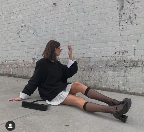 Knee Socks Outfits Aesthetic, Knee Stockings Outfits, Thigh High Socks Outfit Aesthetic, Mary Jane Shoes Outfit Aesthetic, Knee High Socks Outfit Aesthetic, Tomboy Y2k, Sporty Tomboy, Thigh High Sock Outfits, Knee Socks Outfits