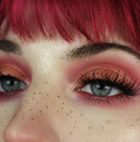 Edgy Glam Makeup, Aesthetic Fall Makeup, Low Eyebrows Makeup, October Makeup Looks, 70s Makeup Hippie 1970s, Goblincore Makeup, Autumn Makeup Looks, Maquillage On Fleek, Drag Make-up