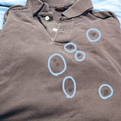 How to Remove Set-In Grease Stains from Laundry Removing Set In Stains From Clothes, Stains Out Of Clothes, Stain Remover Clothes, Stain Removal Guide, Stain On Clothes, Laundry Stains, Easy Cleaning Hacks, Diy Cleaning Solution, Homemade Cleaning Solutions