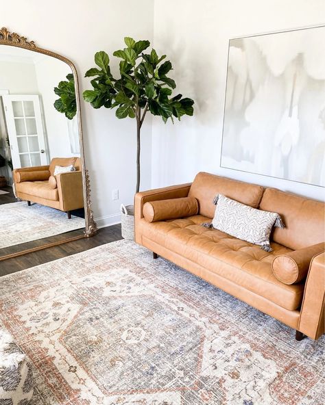 Tan Leather Couch Living Room, Leather Couch Decorating, Caramel Leather Sofa, Modern Leather Couch, Brown Leather Couch Living Room, Tan Leather Sofas, Leather Couches Living Room, Brown Leather Couch, Leather Sofa Living Room