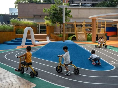 Playhouse Ideas Outdoor, School Playground Design, School Outdoor Area, Kids Playhouse Ideas, Kindergarten Playground, Outside Play Area, Playground Idea, Playground Activities, Playgrounds Architecture