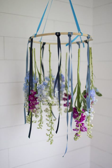 Floral Chandelier Diy, Summer Solstice Party, Solstice Party, Deco Champetre, Floral Chandelier, Wine Bottle Diy Crafts, Diy Chandelier, Easter Hair Bow, May Day