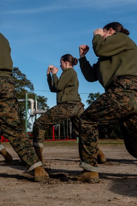 Army Training Aesthetic, Female Soldiers Army Aesthetic, Army Cadets Aesthetic, Military Woman Aesthetic, Us Navy Aesthetic, Army Aesthetic Military, Jrotc Aesthetic, Navy Aesthetic Military, Marines Aesthetic