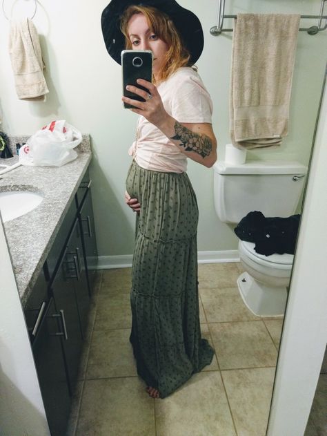 Second trimester, spring maternity, boho pregnancy, hippie mama, pregnancy outfit. @heatherlizabeth Boho Outfits Pregnant, Boho Maternity Outfits Summer, Boho Maternity Clothes, Boho Pregnant Outfits, Outdoorsy Maternity Outfits, Relaxed Maternity Outfit, Hippy Maternity Outfits, Crunchy Maternity Outfits, Hip Maternity Outfits