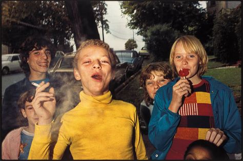 kids, candy, cigarettes, circ 70's-80's Youth Culture, Street Photographers, Yellow Shirts, Documentary Photography, 영감을 주는 캐릭터, 인물 사진, Photography Inspo, A Group, Film Photography